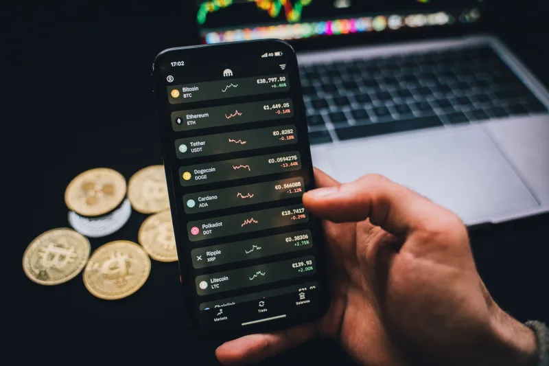 Fast Fingers, Slow Returns: The Surprising Truth About Mobile Crypto Traders